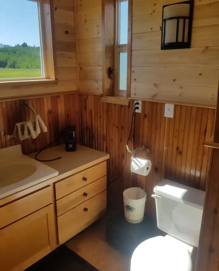 cabin's bathroom